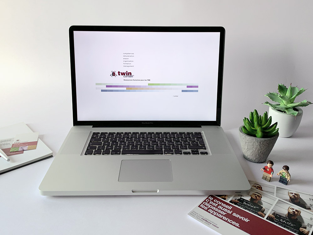 Exemple web design épuré pour site management